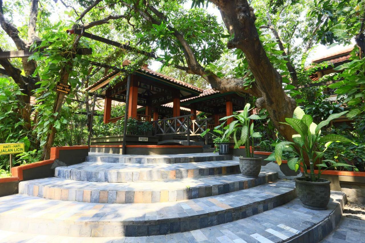 Sapta Nawa Resort 1 Gresik Ngoại thất bức ảnh